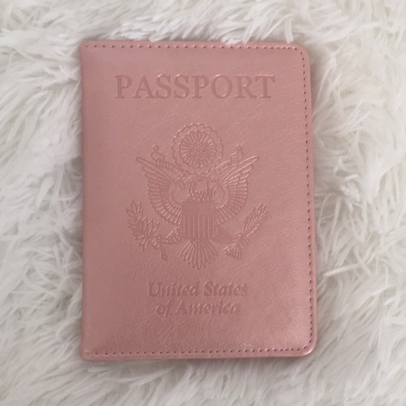 Accessories - NWOT Passport Case